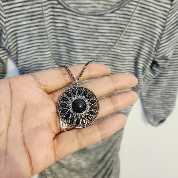 iZ Byer | Women's Striped Scoopneck Cinched Shirt With Necklace (Size Medium) - Picture 5 of 14